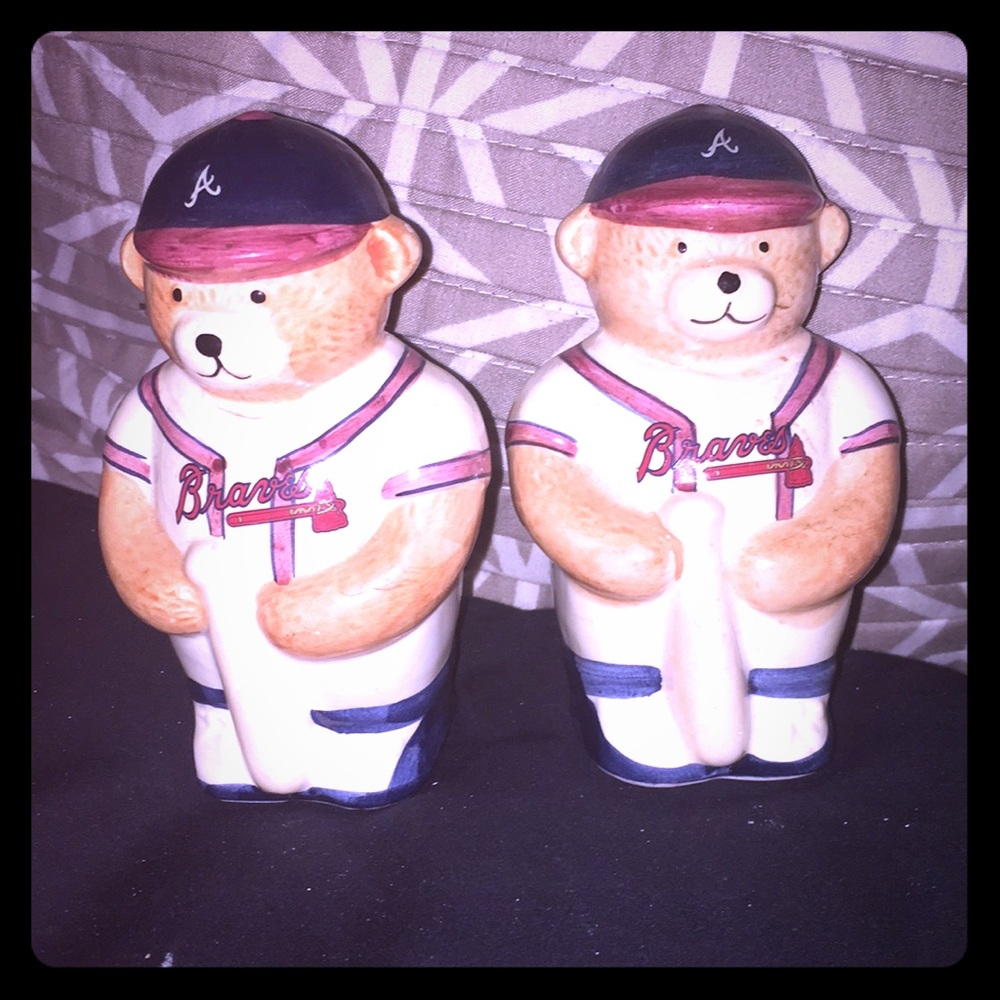 Braves bear salt and pepper shaker